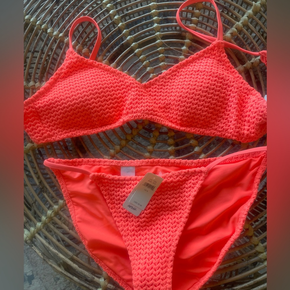 NWT aerie bikini top is size medium bottom size small